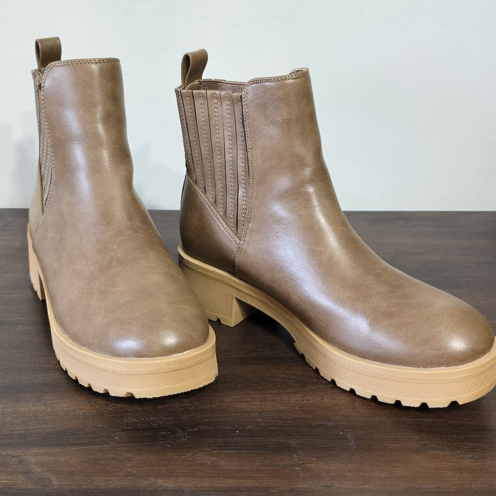 ZBY Chunky Heel Chelsea Boots Women's Size 8